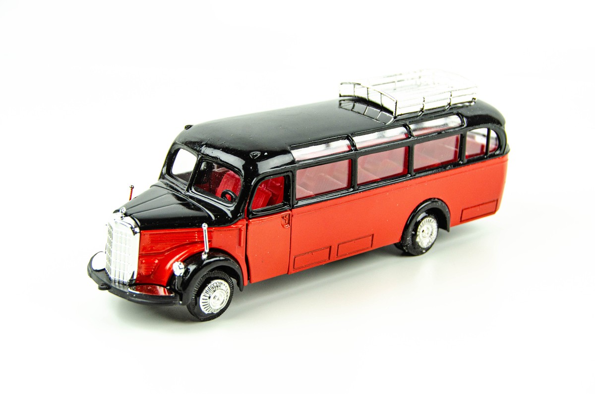 Vintage NZG Model 1/40 1949 Mercedes-Benz Omnibus O 3500 Red