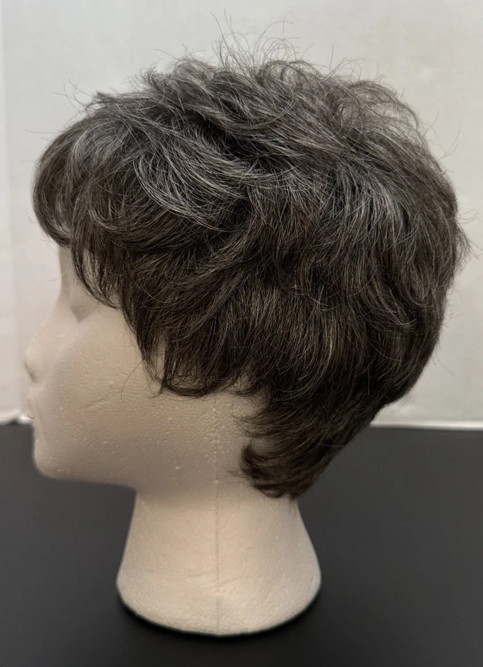 ¡Raro! Peluca Paula Young A300744P Estilo: Petite Passion, Color: 44 Foto 2 de 4