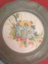 Zinnteller - Wandteller mit Blumen     10,3 cm Durchmesser