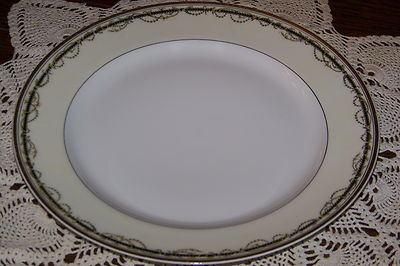 Haviland & Co. Limoges - SCH986 - 9 3/4-inch Dinner Plate- circa
