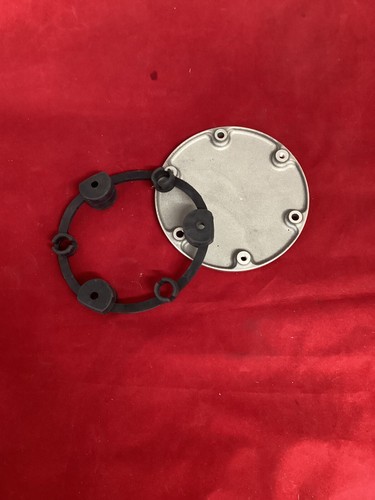 Suzuki M109 OEM Derby Cover With Rubber Bushing. Used, factory Finish - Bild 2 von 3
