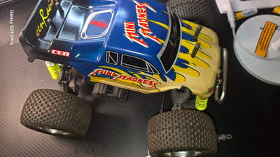 Cen/Krick Mini Madnes Monstertruck 1:18 Bastler.