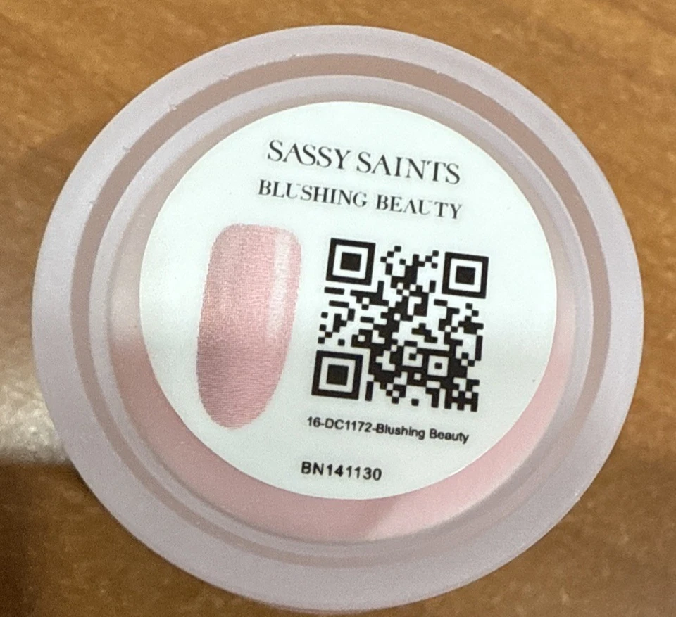 Kit de uñas cromadas SASSY SAINTS con 4 polvos de inmersión Foto 4 de 4