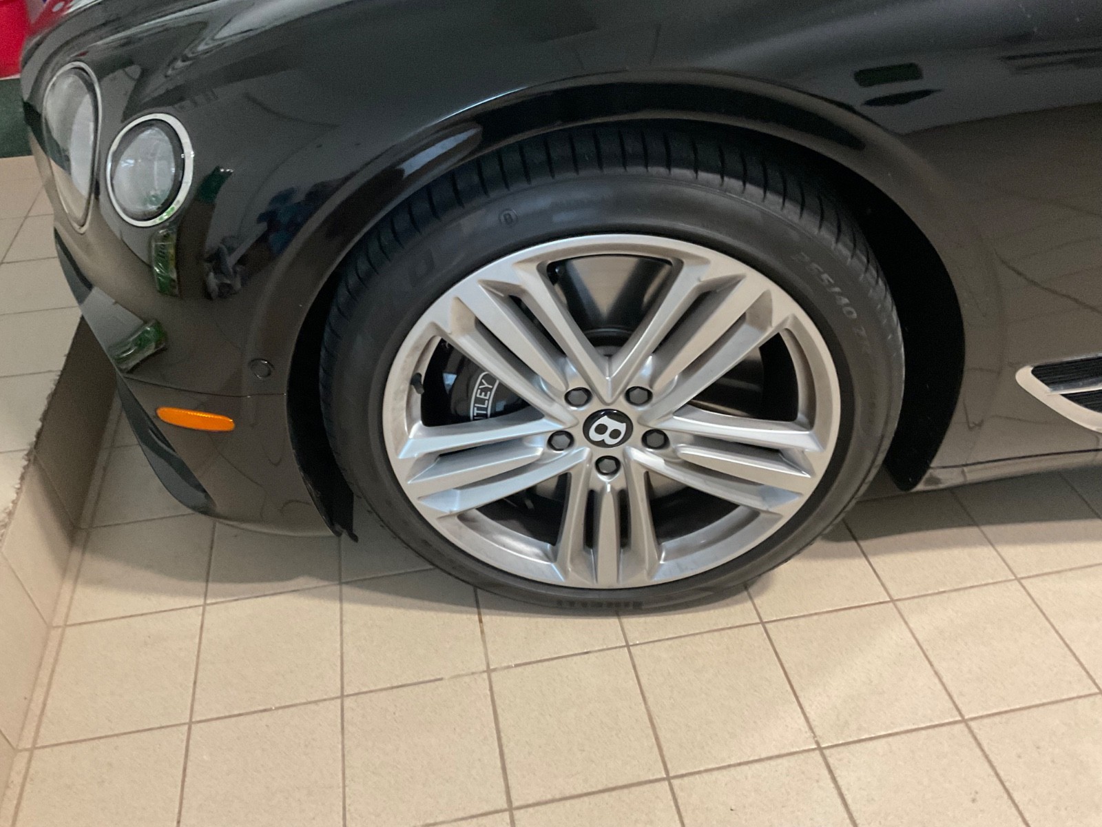 2023 Bentley GTC rim and tires 1500 miles.  Original equipment 1500 miles 