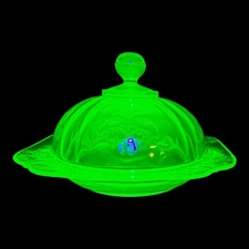 Vintage Federal Glass Green Uranium Sylvan Parrot Butter Dish w/ Cover c. 1931