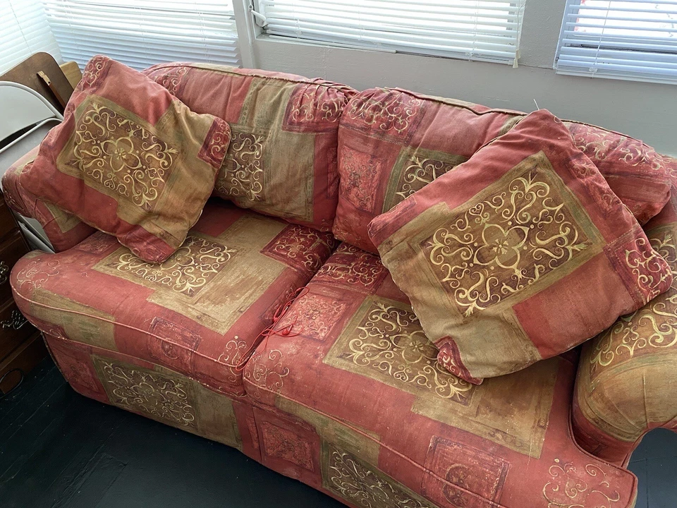 Loveseat rojo Foto 2 de 4