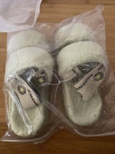 fuzzy slippers women
