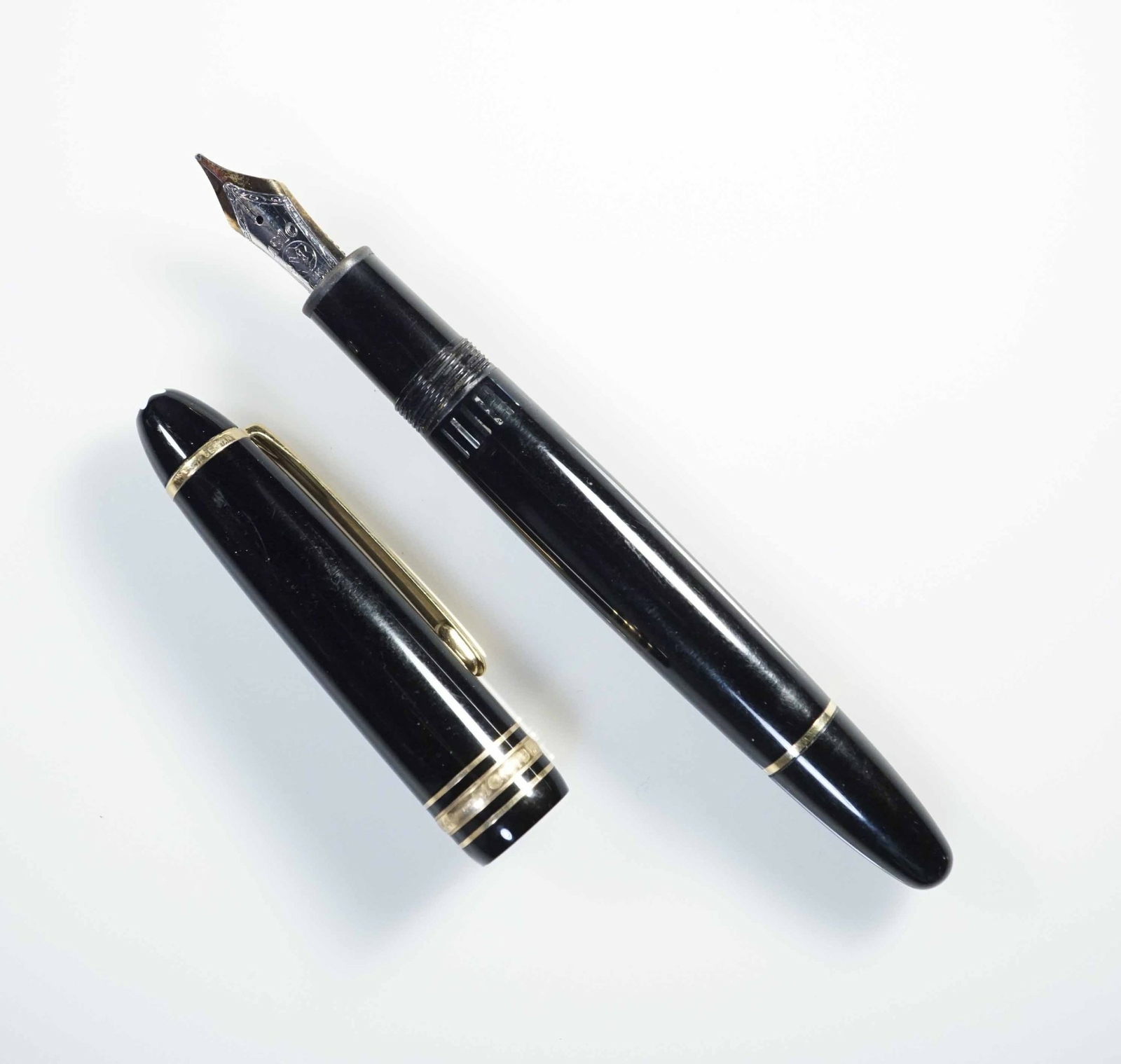 Montblanc Meisterstuck No.146 Fountain Pen 14k Gold - Free