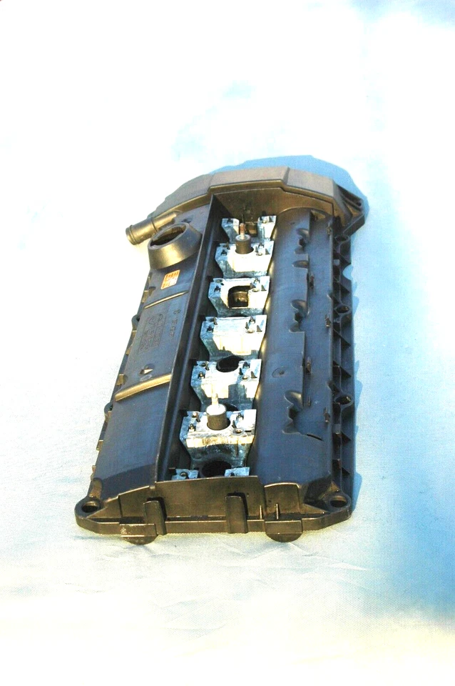 1996-1998  BMW 328I  M3 Valve Cover OEM # 111217033411 - Image 4 of 4