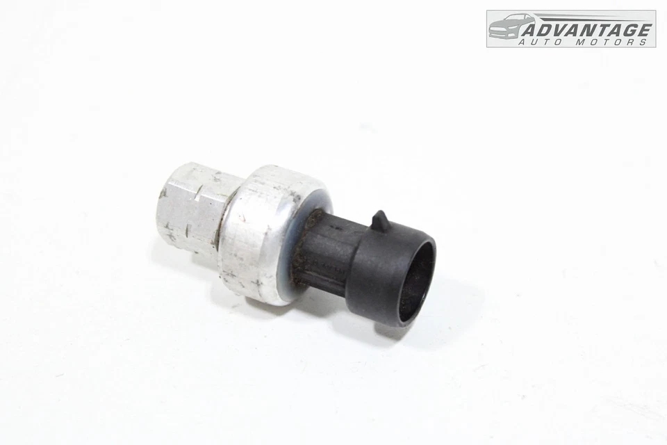 Chevrolet Blazer 2019-2024 aire acondicionado refrigerante sensor de presión OEM Foto 2 de 4