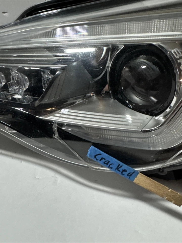 Faro LED conductor LH Subaru BRZ 2017 2018 2019 2020 OEM #84002-CA393 AGRIETADO Foto 3 de 4