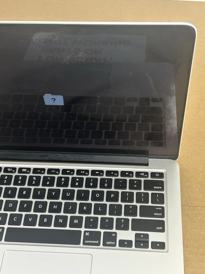 Apple A1502 MacBook Pro For Parts or Not Working LOTA611X (SCREEN DAMAGE) - Image 2 of 4
