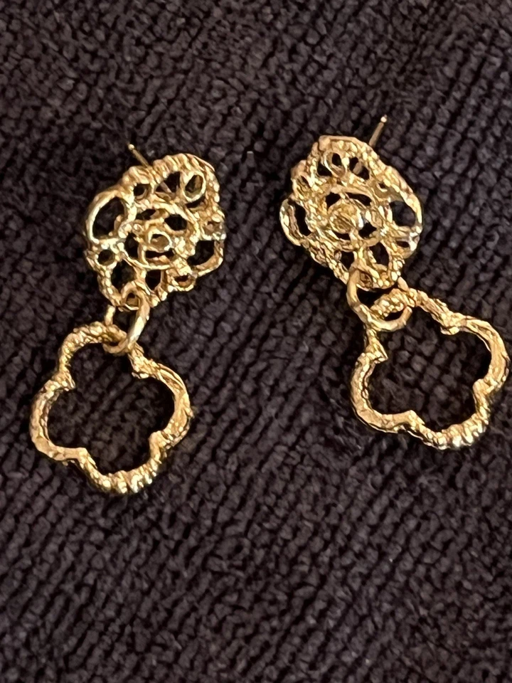  18K Yellow Gold dangle clover Earrings   - Image 2 of 4