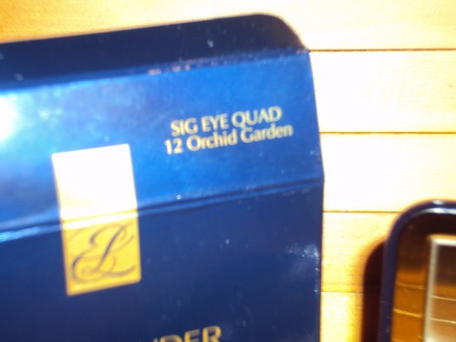 Sombra de ojos ESTEE LAUDER Signature Quad 12 ORCHID GARDEN detalles dorados Echa un vistazo - Imagen 3 de 5