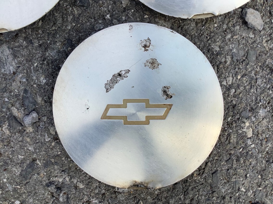 95-02 Chevy S10 Blazer Pickup OEM Wheel Center Caps P/N 95-02 Chevy S10 Blazer Pickup OEM Wheel Center Caps P/N
