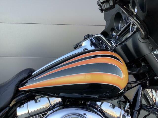 2012 Harley-Davidson FLHTCU - Electra Glide Ultra Classic in Sport Touring in Edmonton - Image 3