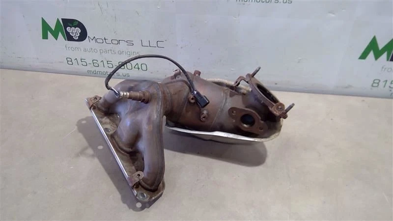 Convertidor catalítico colector de escape Nissan Sentra 2020-2023 140E2-6FJ0A Foto 2 de 3