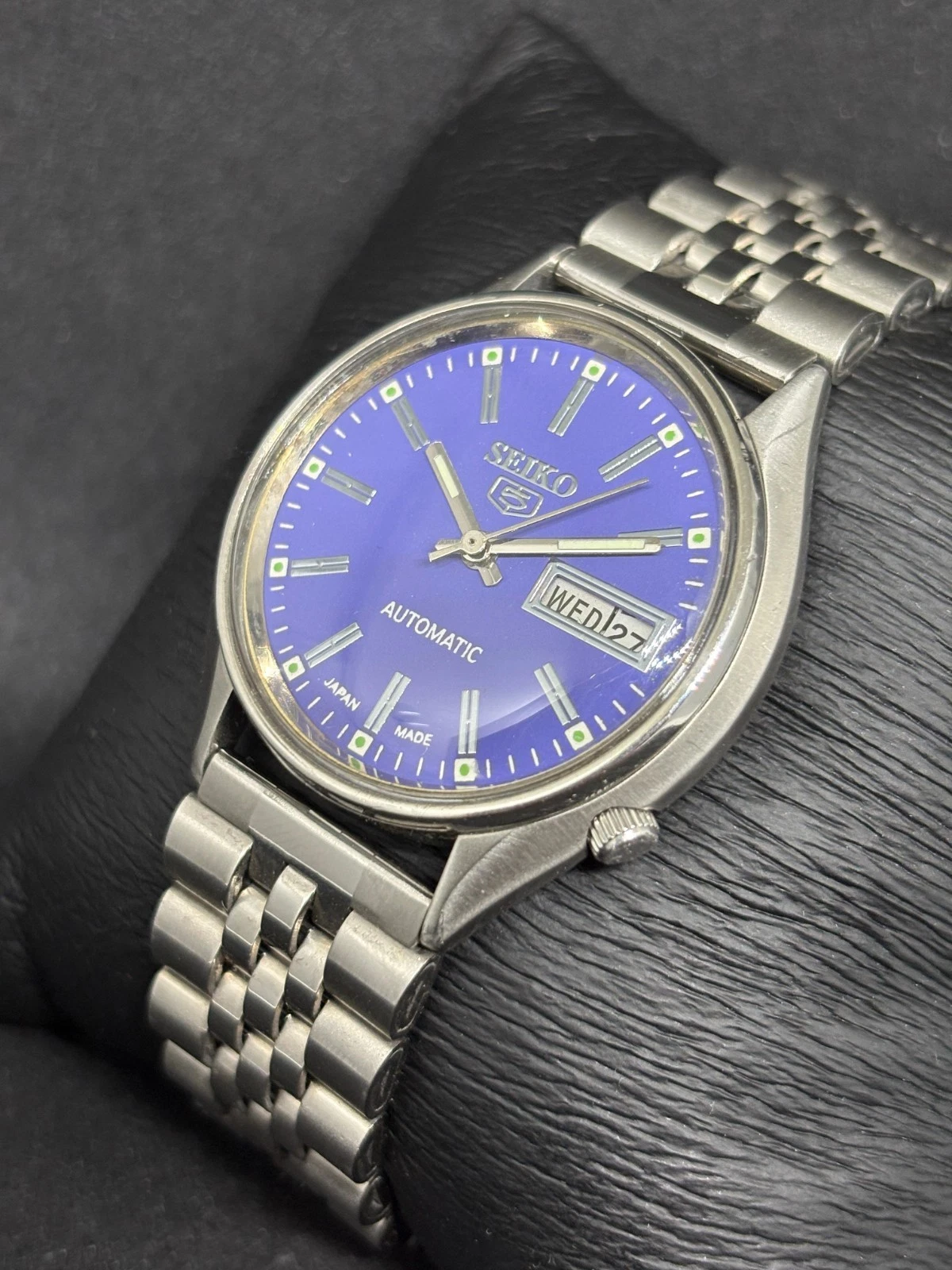 Vintage Seiko 5 Automatic Day/Date Japanese Men's Wrist Watch - product detail image 1