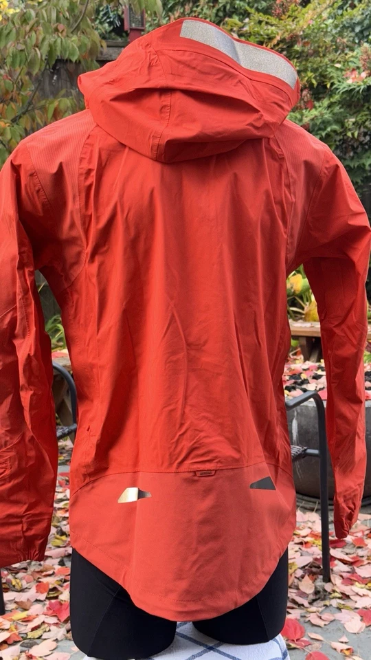 Endura MT500 Waterproof MTB Cycling Jacket. Size Medium. Orange - Image 3 of 4