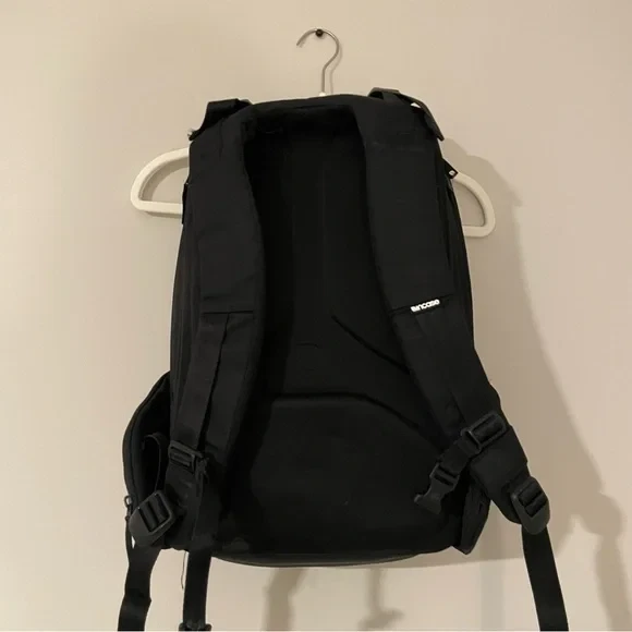 Mochila delgada negra Incase ICON — Buen estado Foto 4 de 4