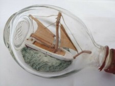 OLD 1950s Small SHIP IN BOTTLE Schooner Sailing Ship BEAUTIFULLY HAND CRAFTED