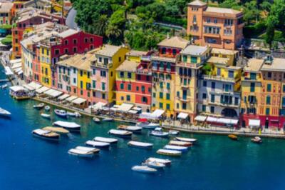 Wandbild: Portofino, Italien - Bunte Häuser und Yacht in Little Bay [...]