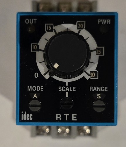Idec RTE-B1AF20 Time Delay Relay 11 Blade With Base