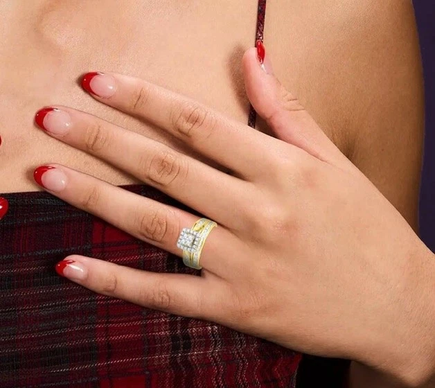 1/2 CT. T.W. Multi-Diamond Frame Bridal Wedding Set 10K Yellow Gold 5 grams - Image 3 of 4