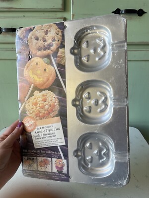 Vintage 1983 Wilton Halloween Mini Jack O'Lantern Pumpkin Cake Pan Cookie Food