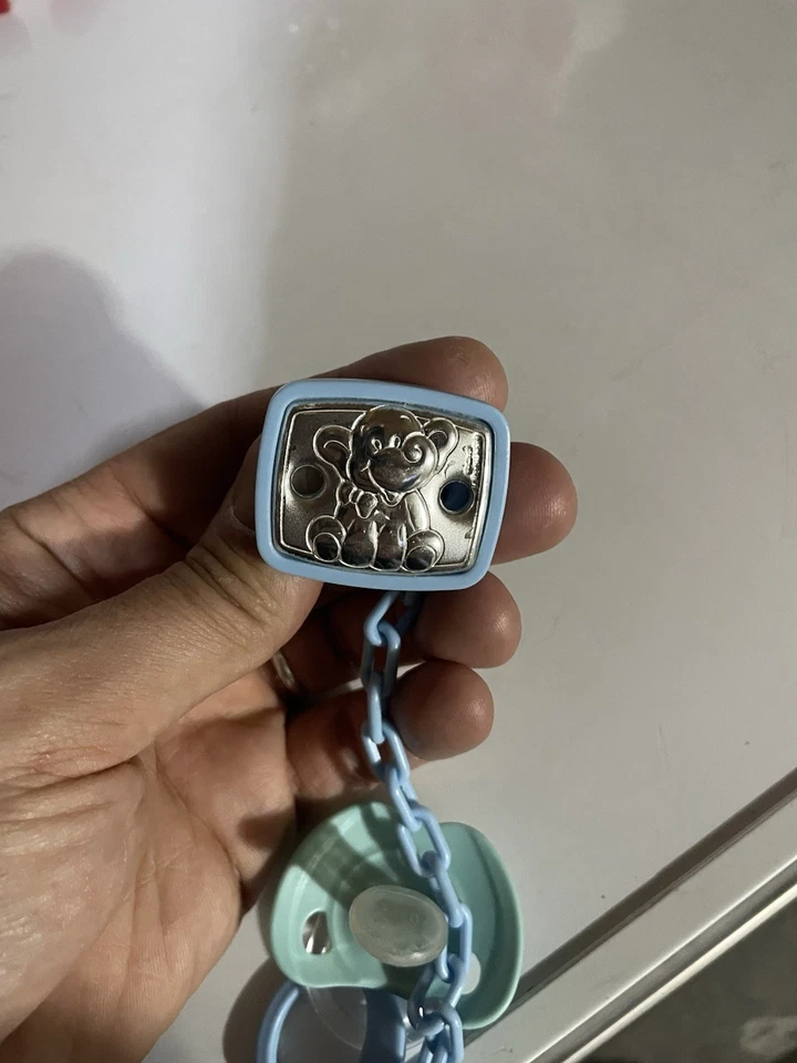 spilla portaciuccio elefante laminato argento - Immagine 4 di 4