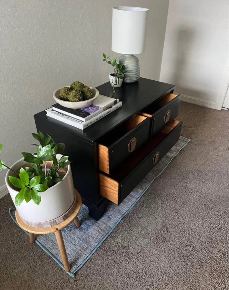 Mesita de noche/mesa auxiliar vintage de roble de Davis Furniture Co. - Restaurada Foto 3 de 4