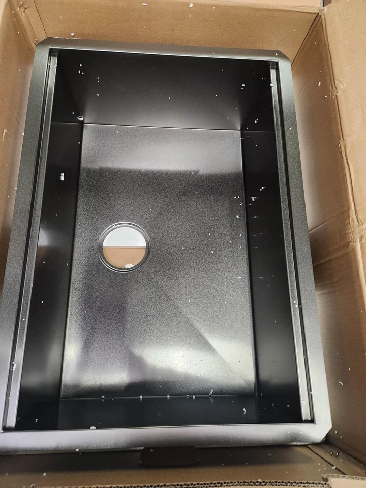 Fregadero de cocina para estación de trabajo Delta Undermount Foto 2 de 4