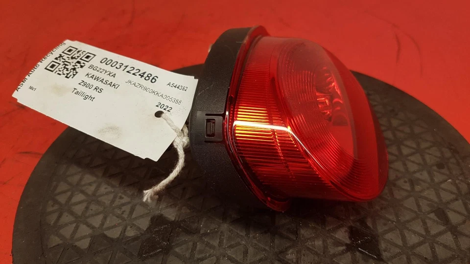 LUZ FRENO TRASERO KAWASAKI Z900 RS 2022 - Imagen 2 de 4
