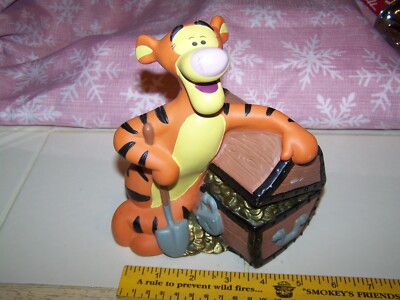 Walt Disney Tigger Treasure Chest Plastic Coin Piggy Vintage 1999, 6 3/4''