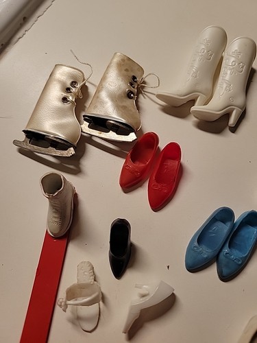 Random Vintage Doll Shoe Lot - Barbie Francie Skipper Ken Pumps Ski Boots Sandal - Picture 10 of 15