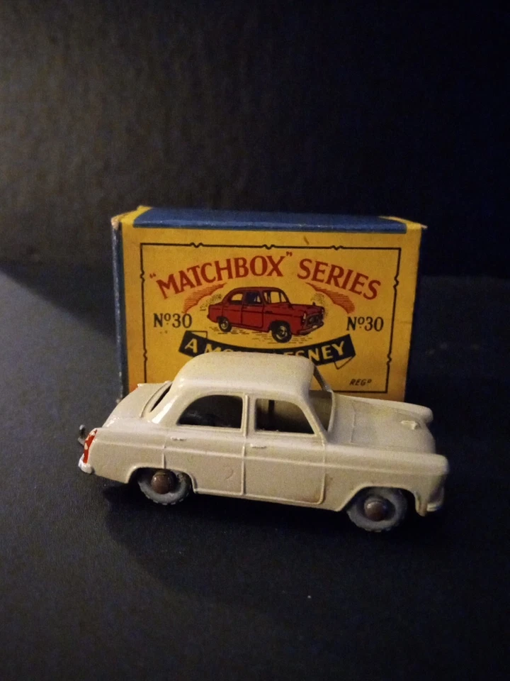Matchbox #30A Ford Prefect 1956 Grey Metal Wheels VNM In Solid Original B2  Box - Image 4 of 4