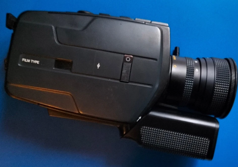 CAMÉRA SUPER 8 ANCIENNE BAUER C107XL - Photo 2/4