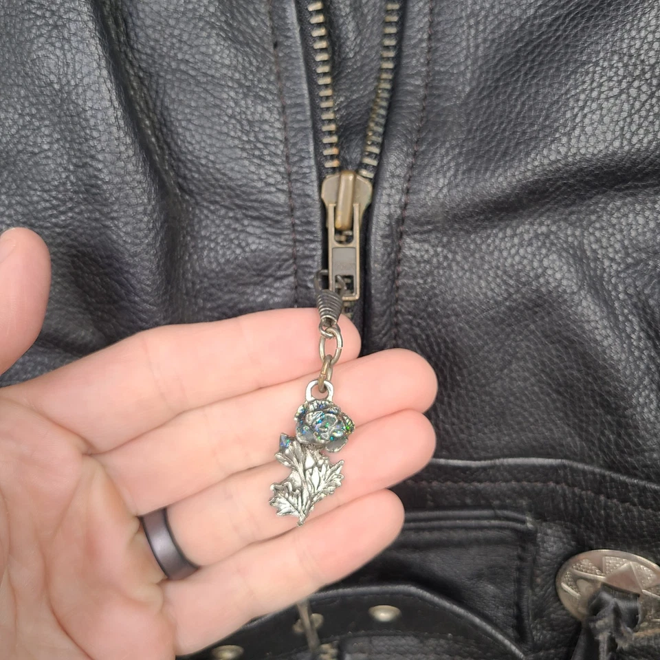 Chaqueta de motociclista de cuero Hudson de colección años 70 para mujer M negra con cinturón asimétrico  Foto 4 de 4