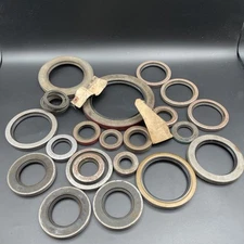 LARGE LOT OF 24 ASSORTED USED OIL SEALS GARLOCK, NATIONAL, CHICAGO RAWHIDE