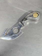 The Bon Edge Gut Hook Knife