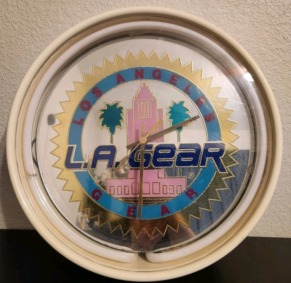 Винтажные часы LA Gear Retail Display с золотой гравировкой и неоновым светом прочтите описание  - Изображение 4 из 4
