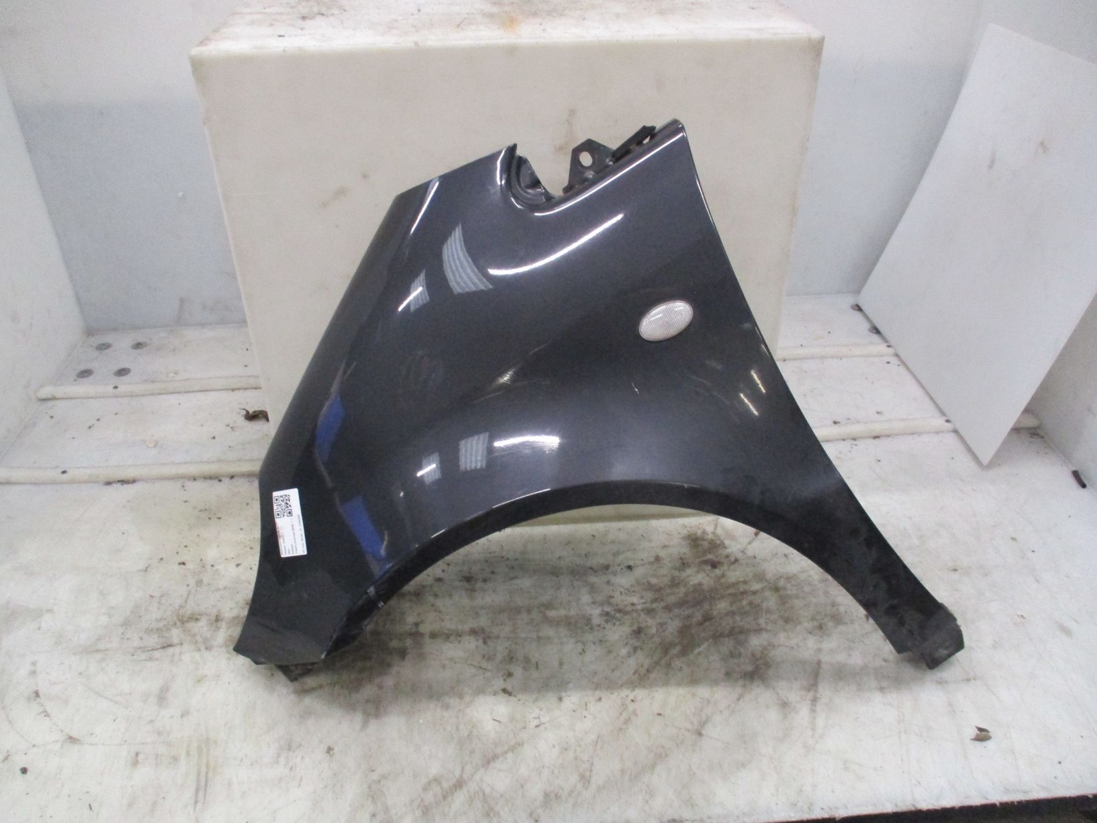 Mercedes I (W168) Front Left Wing 1688800718