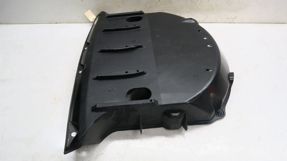 Protector contra salpicaduras trasero debajo de la carrocería Lexus RC350 2015-2020 OEM 58390-53011 Foto 2 de 4