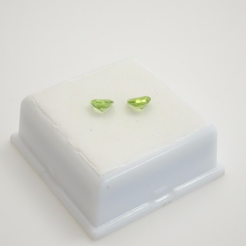 1.30ctw+ Peridot Matched Pair 6mm Heart Shape Peridot - Loose Gemstones - Picture 8 of 9