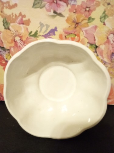 Vintage 1974 Merle Norman Embossed Bath Oil Pitcher With Cork Lid & Bowl 6.75” - Picture 9 of 11