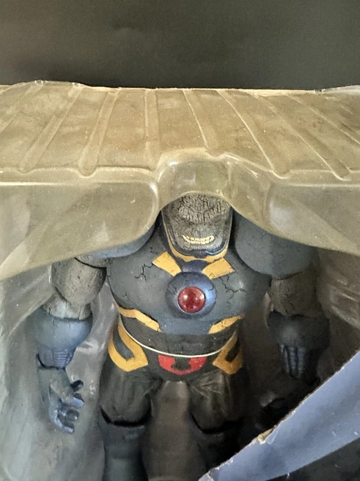 Figura de acción DC Collectibles Justice League Darkseid The New 52 Deluxe 13" Foto 3 de 4