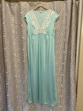 Vanity Fair Vintage Nightgown With Lace Detailing Size Medium