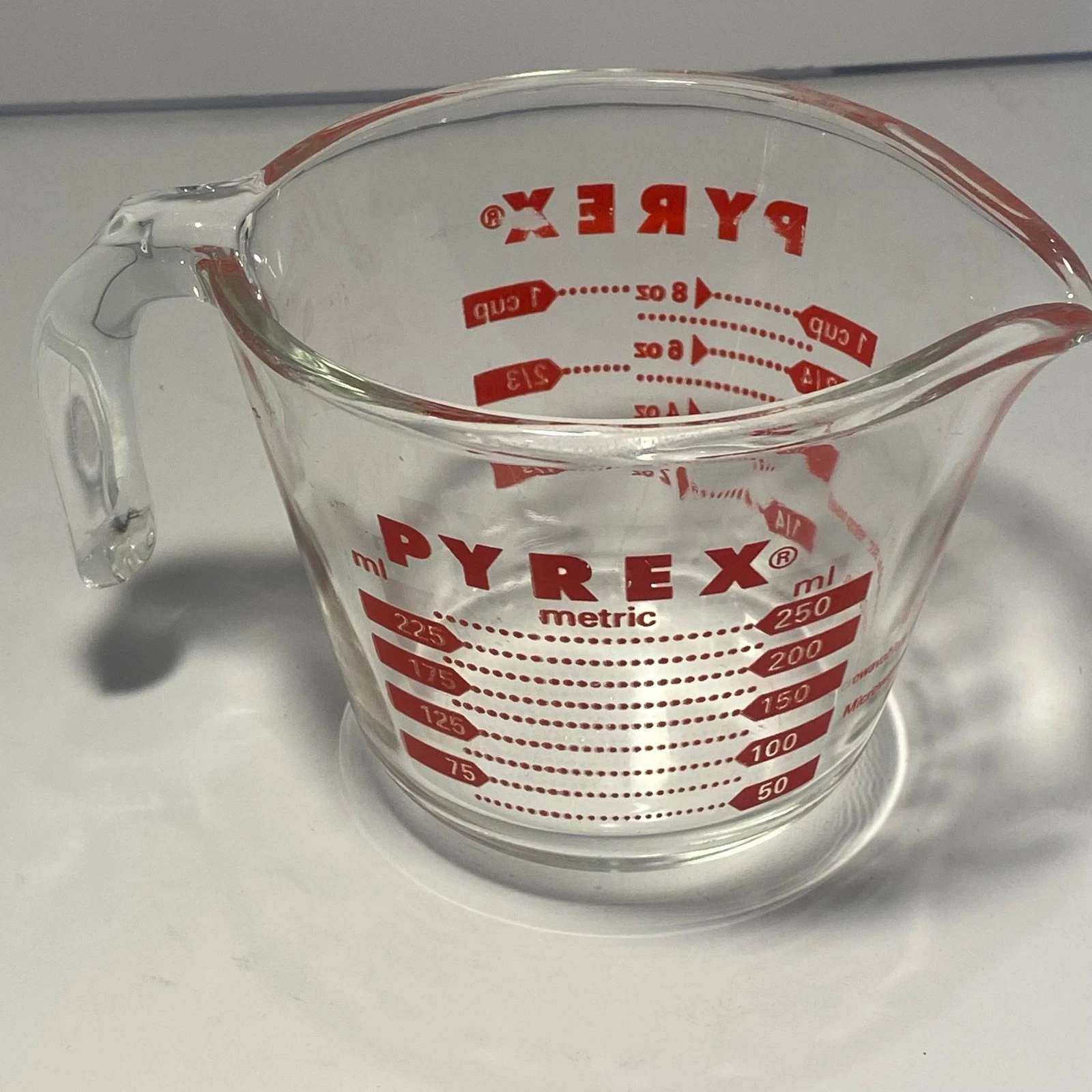 Pyrex Measuring Cup Unisex 1 Cup Clear Good Red Graphics Glass Made in USA