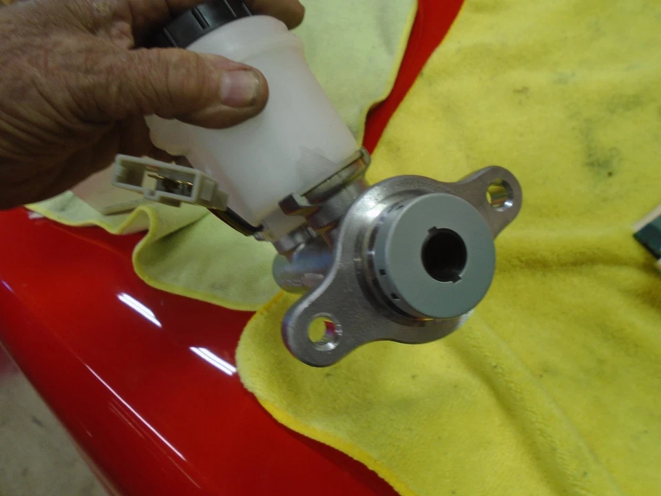 Главный цилиндр тормоза Wagner для 89-94 Nissan 240SX - Изображение 3 из 3