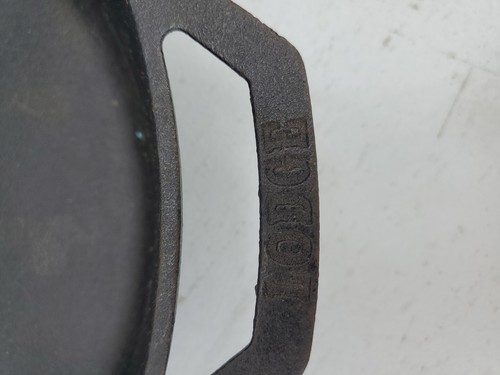 Vintage Lodge 12"No. 10SK Cast Iron Skillet USA Nice Large Heavy Piece - Picture 3 of 5